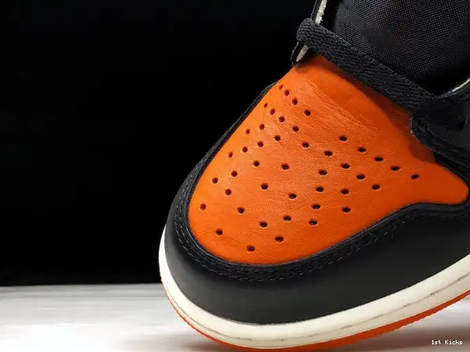 1st Kicks Shoes OW AQ0818-158 x Jordan Off-Louis AJ1 Air 1 0518